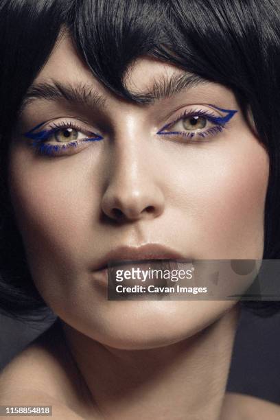 close up beauty portrait - eye liner fotografías e imágenes de stock