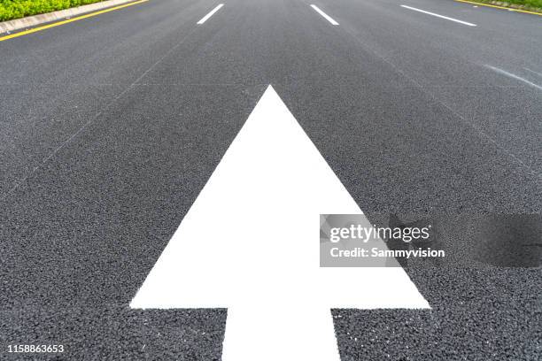 Hwy On Ramp Arrow Highway Arrow Sign Photos and Premium High Res Pictures - Getty Images