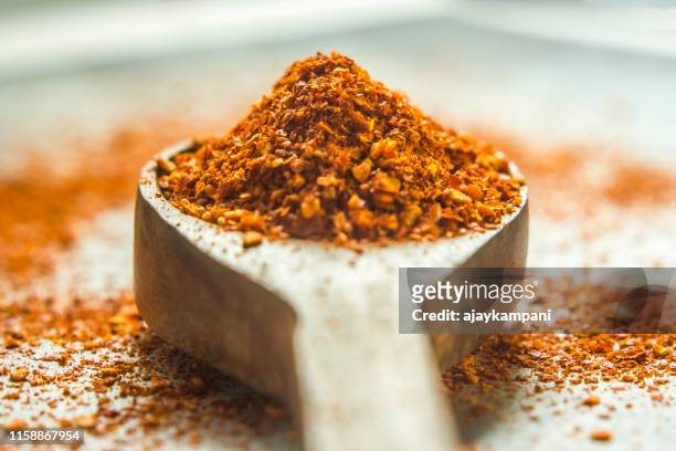 lepel chilipoeder - indian spices stockfoto's en -beelden