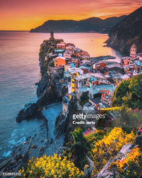 colorful landscape view of vernazza on sunset in cinque terre, liguria, italia - italia stock pictures, royalty-free photos & images
