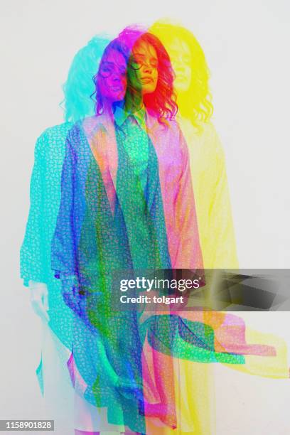 imagen múltiple de las mujeres jóvenes en contra - double exposure woman fotografías e imágenes de stock