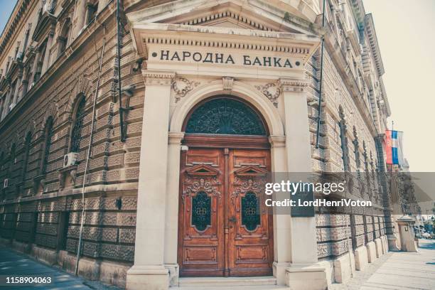 banque nationale de serbie - belgrade serbie photos et images de collection
