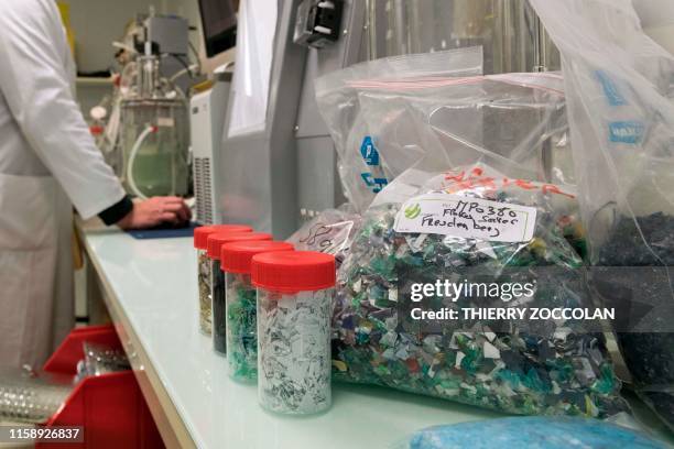 Lab Plastic Examples 676 Plastic Sample Containers Stock Photos, High-Res Pictures, and ...