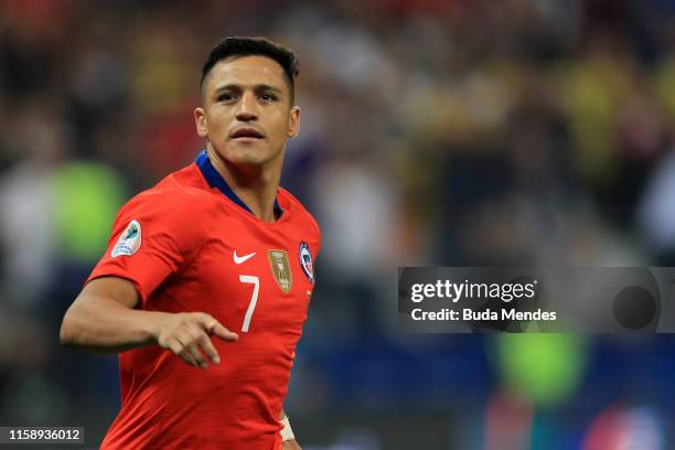 Alexis Sanchez of Chile celebrates after scoring the winning penalty during a shootout after the Copa America Brazil 2019 quarterfinal match between...