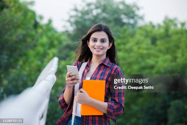 大学生 - ストック画像 - college girl pics ストックフォトと画像