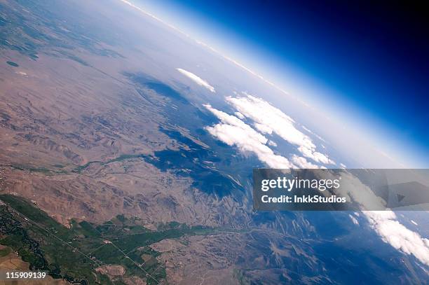 luftbild klippen - stratosphere stock-fotos und bilder