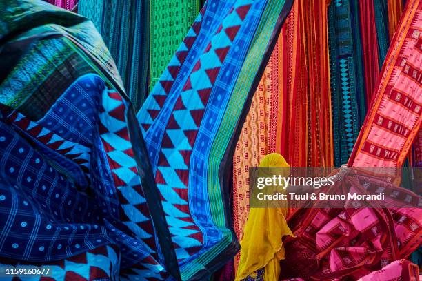 india, rajasthan, sari factory - sari fotografías e imágenes de stock