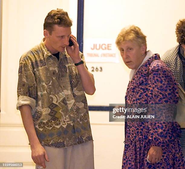 La mère et le frère de Patrick Dils, Jacqueline et Alain sortent du Palais de Justice de Reims le 29 juin 2001. Patrick Dils a été condamné le 29...