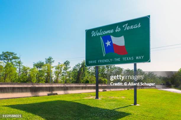 welcome to texas sign - texas gulf coast stock-fotos und bilder