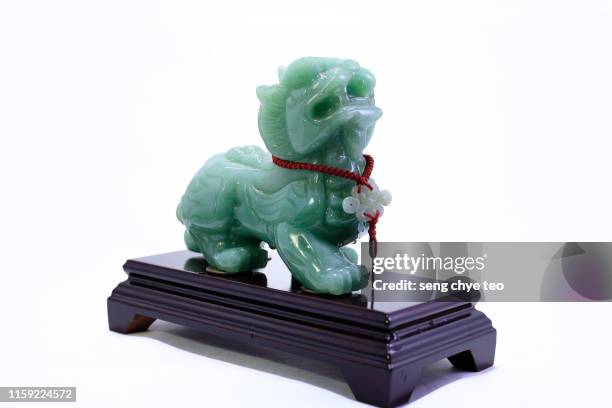 chinese carved jade lion series- stock photo - verde jade imagens e fotografias de stock