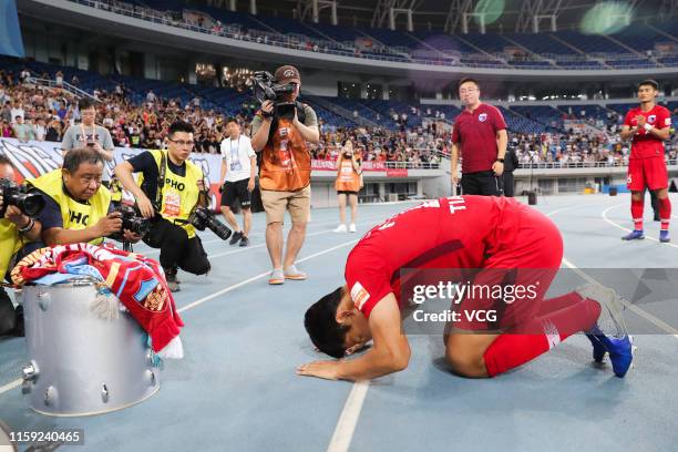 Kwon Kyung-won of Tianjin Tianhai thanks the fans after the 15th round match of 2019 Chinese Football Association Super League between Tianjin...