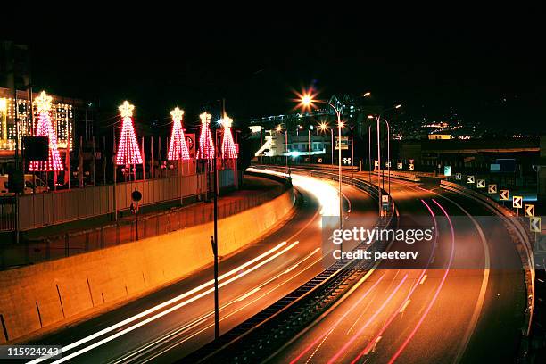 highway - christmas driving stockfoto's en -beelden