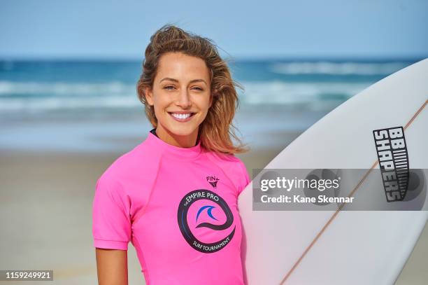 The Comeback" - When Tori Eastland hosts The Reef's first women's surf competition, the stakes quickly become deadly for all involved, and a former...