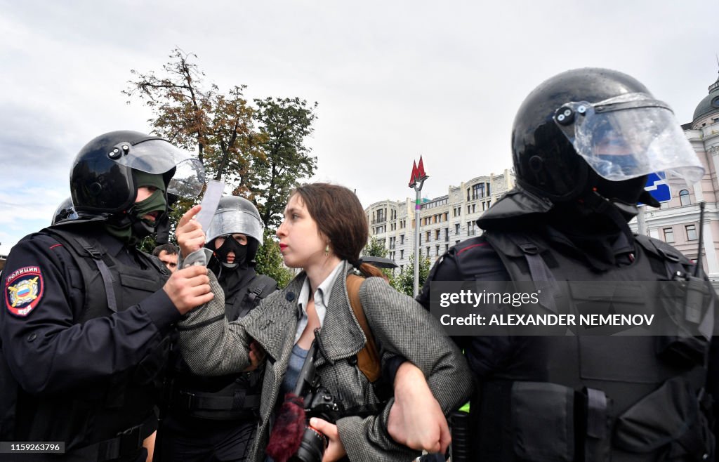 TOPSHOT-RUSSIA-POLITICS-DEMONSTRATION-VOTE