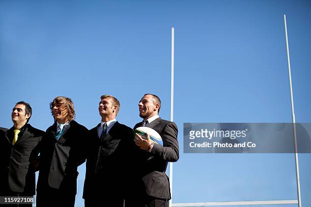 businessmen rugby team - business pitch photos et images de collection