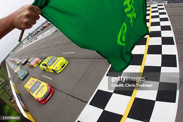 Kurt Busch, driver of the Shell/Pennzoil Dodge, and Paul Menard, driver of the Pittsburgh Paints/Menards Chevrolet, lead the field past the green...
