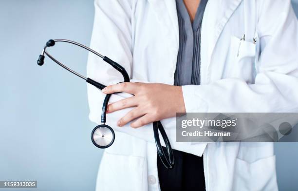 the best doctor is a dedicated doctor - stethoscope imagens e fotografias de stock