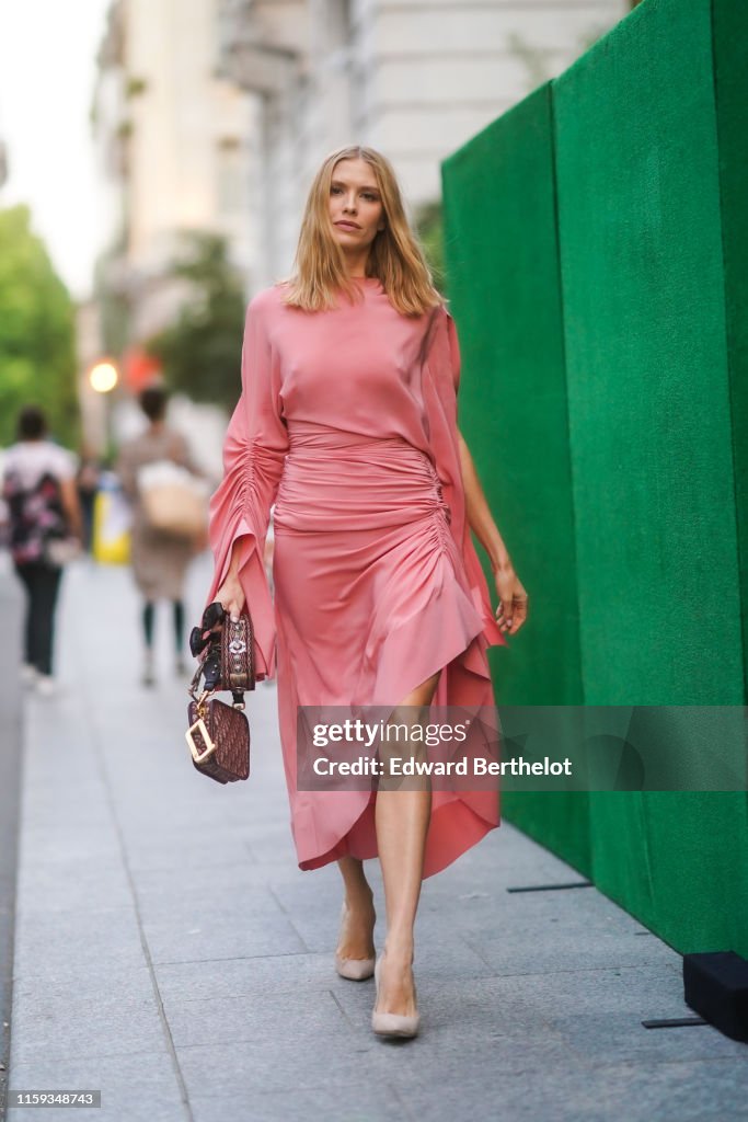 Street Style : Paris Fashion Week - Haute Couture Fall/Winter 2019/2020 : Day One