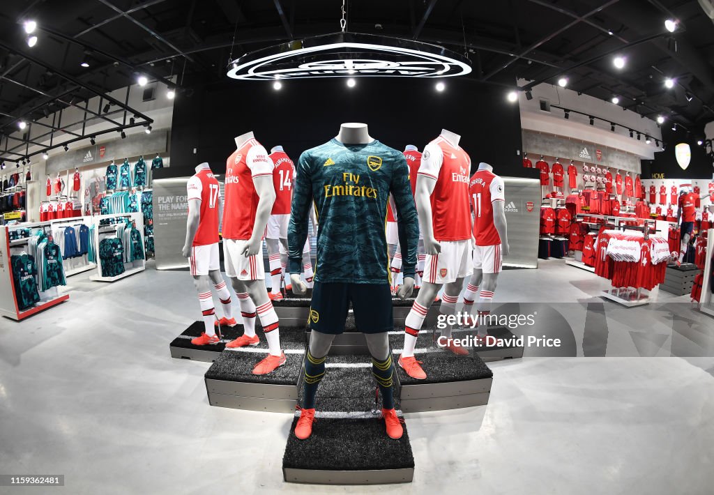 The Arsenal Adidas goalkeeper kit is launched the Armoury... News Photo - Getty Images