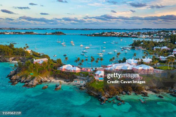 a tropical island with yachts and houses in bermuda - bermuda foto e immagini stock
