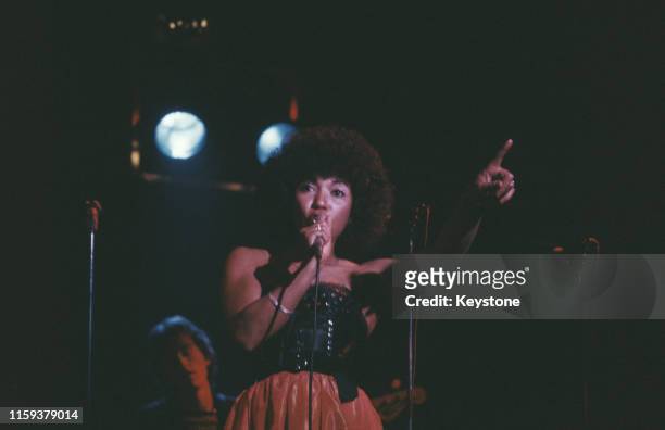 English singer Linda Lewis in concert, 1981.