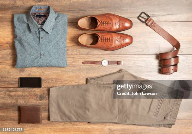 men's smart casual clothing - khaki fotografías e imágenes de stock