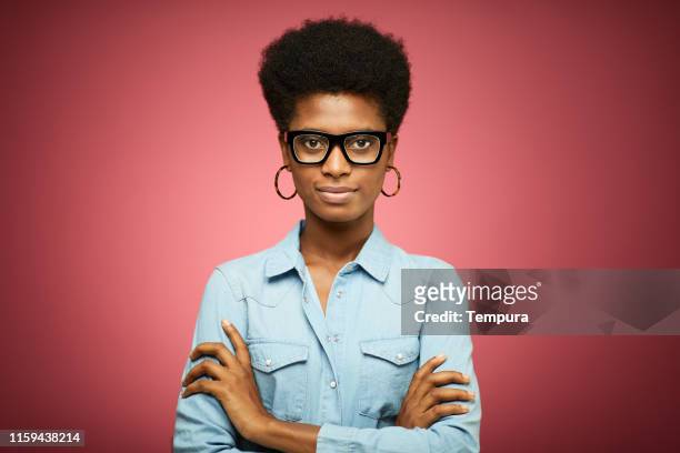 gafas pesadas - haitian ethnicity fotografías e imágenes de stock