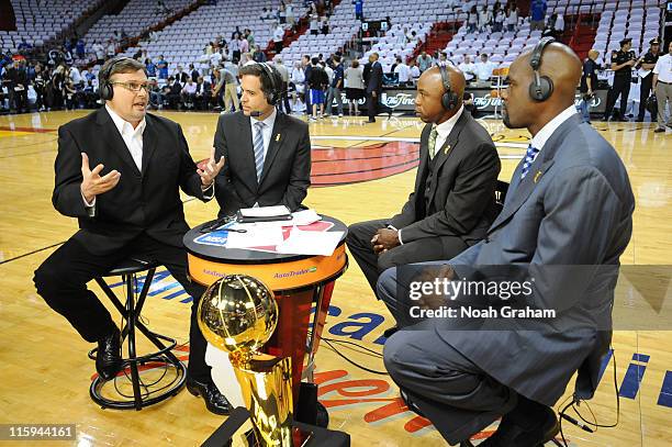 Dallas Mavericks General Manager and President of Basketball Operations Donnie Nelson, NBA TV host Matt Winer, Greg Anthony and Chris Webber talk...