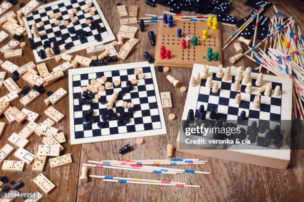 leisure games - bordspel stockfoto's en -beelden
