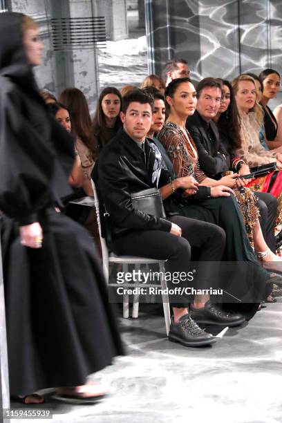 Il Presidente e Amministratore Delegato di Christian Dior Couture Pietro  Beccari e la moglie Elisabetta arrivano alla mostra â€˜Dior Designer of  Dreamsâ€™, nel centro M7 di Doha, in Qatar, il 5 novembre