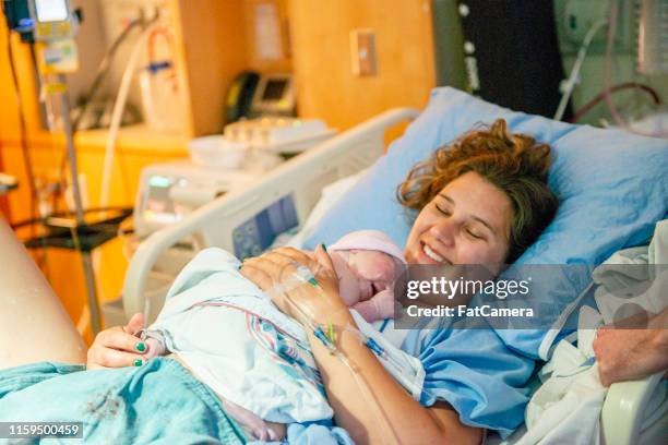 Mother In Labour Female Giving Birth Photos and Premium High Res Pictures - Getty Images