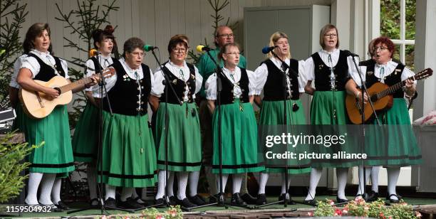 August 2019, Lower Saxony, Clausthal-Zellerfeld: The home group from Buntenbock is on stage in the yodel competition in the Harz mountains. The yodel...