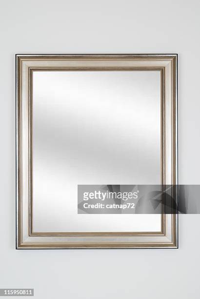 silver moldura de quadro com espelho, branco isolado - espelho - fotografias e filmes do acervo