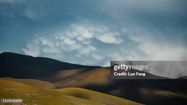 the mammatus clouds in high land area - mammatus cloud stock pictures, royalty-free photos & images