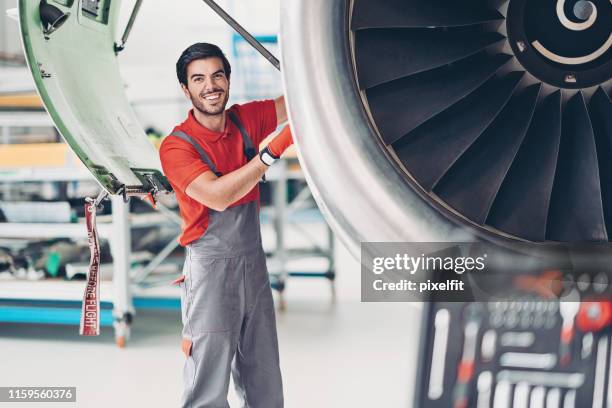 smiling airplane maintenance mechanic - aircraft refuelling stock pictures, royalty-free photos & images