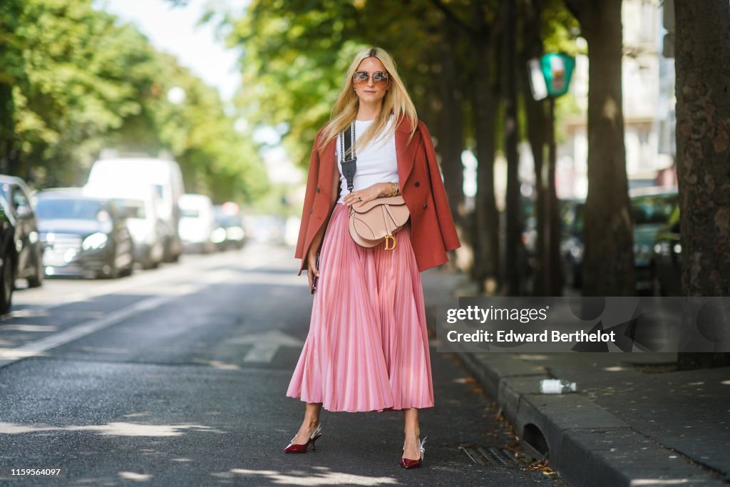 Street Style : Paris Fashion Week -Haute Couture Fall/Winter 2019/2020 : Day Two