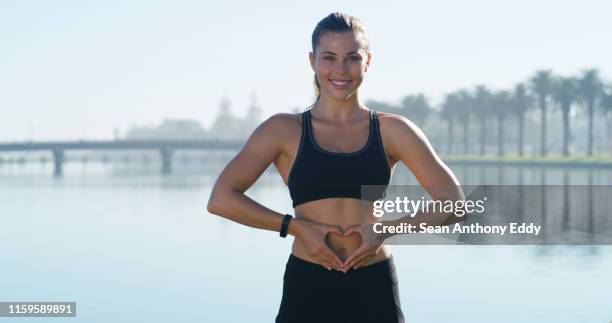 liebe deinen körper und es wird dich wieder lieben - verdauungstrakt stock-fotos und bilder