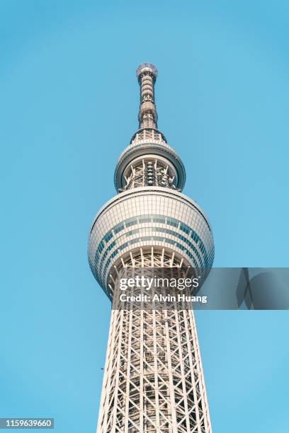 tokyo skytree with pure blue sky ,tokyo , japan . - tokyo skytree - fotografias e filmes do acervo