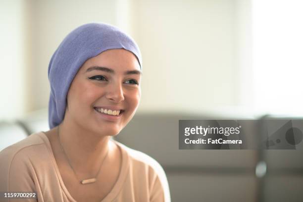 young woman with cancer - kids cancer smile stock pictures, royalty-free photos & images