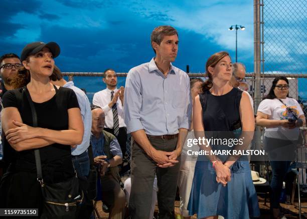 Democratic presidential hopeful and former US Representative for Texas' 16th congressional district Beto O'Rourke waits to speak to the crowd,...