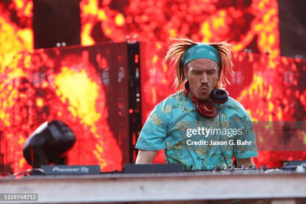 Dead Rocks Vi 58 Liquid Stranger Stock Photos, High-Res Pictures, and Images - Getty ...