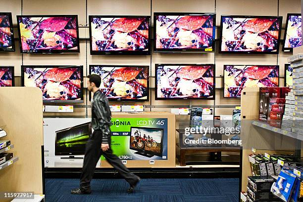Tv In Store Tv Display In Store Photos and Premium High Res Pictures - Getty Images