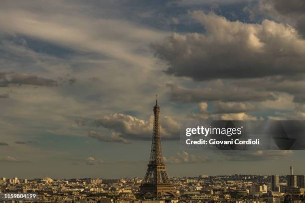 the eiffel tower, paris, france. - eiffel tower paris stockfoto's en -beelden