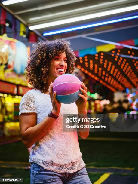sommer spaß karneval spiele - schulfest stock-fotos und bilder