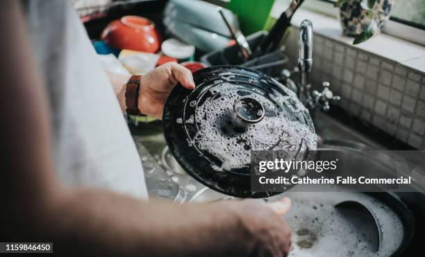washing dishes - hierro fundido fotografías e imágenes de stock