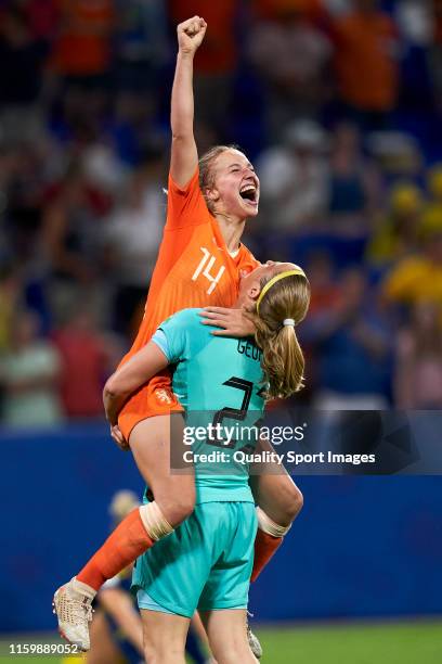 Players of Netherlands celebrate the victory after the 2019 FIFA Women's World Cup France Semi Final match between Netherlands and Sweden at Stade de...