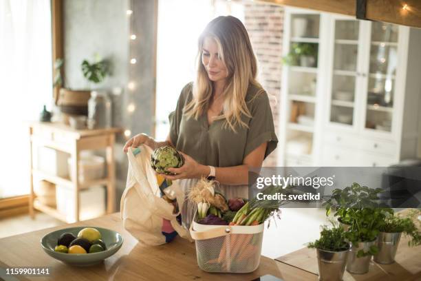 sunda inköp från dagligvaru handeln - detox bildbanksfoton och bilder