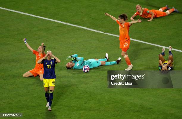 Sweden and Netherland players react on the finl whistle during the 2019 FIFA Women's World Cup France Semi Final match between Netherlands and Sweden...