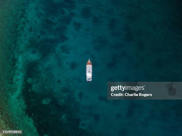 overhead aerial photo of yacht - port moresby stock pictures, royalty-free photos & images