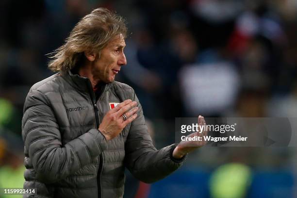 Ricardo Gareca head coach of Peru gives instructions to his players during the Copa America Brazil 2019 Semi Final match between Chile and Peru at...